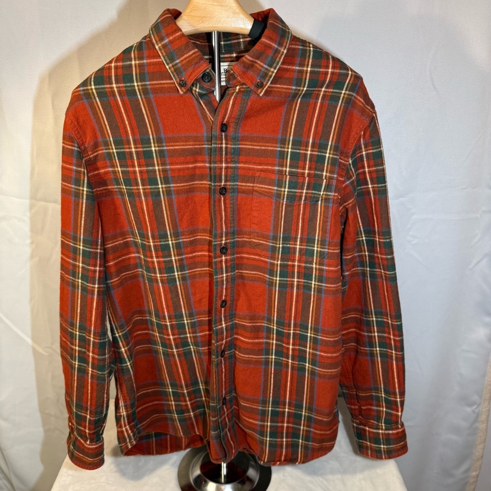 L.L. Bean Slighty Fitted Plaid Button Down Flannel Shirt Men's Medium Red Green